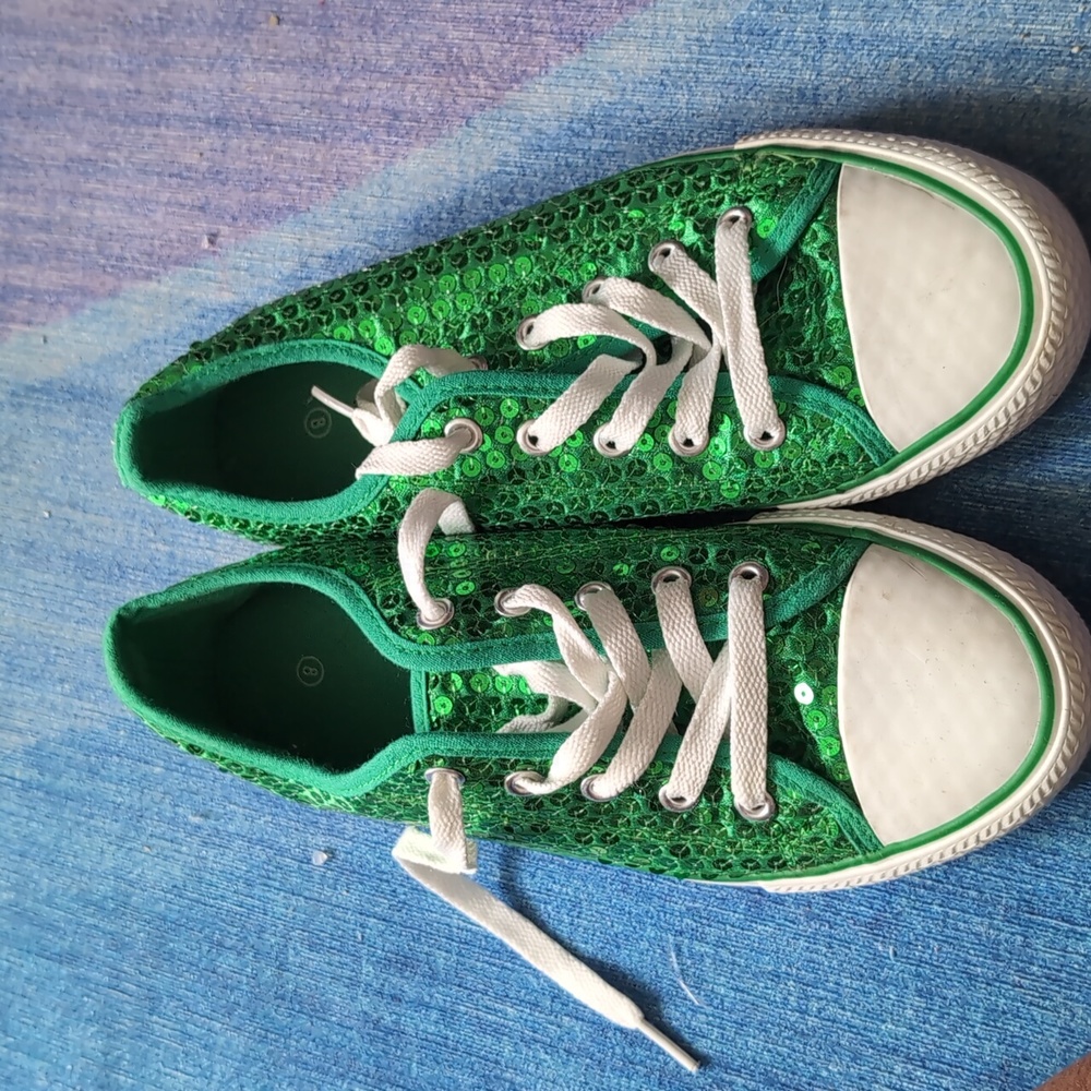 Women 8 sequin green